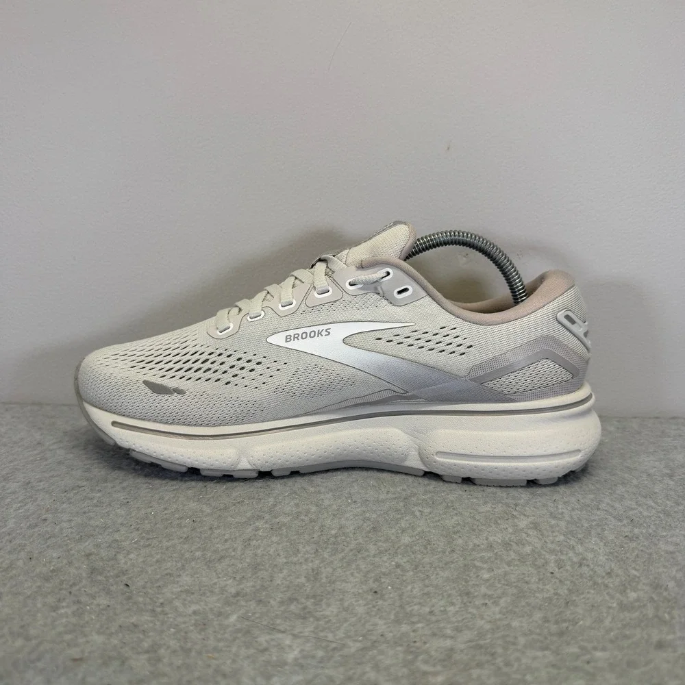 Brooks Ghost 15 Womens Shoes Size 7.5 Grey & White Running Sneakers 1203801B112